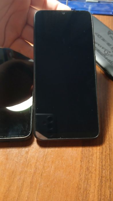 Продам два телефони