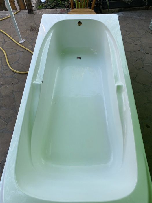 Большая акриловая ванна