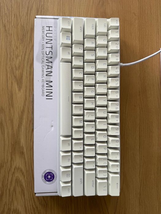 Razer Huntsman Mini (Branco) - Purple switches