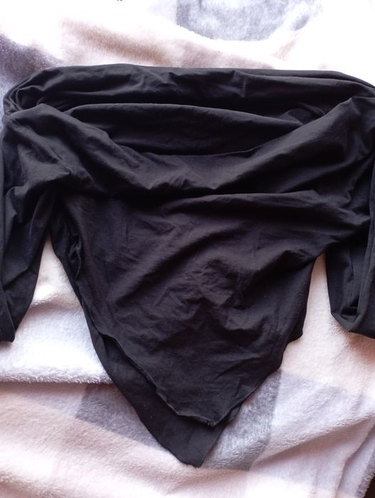 Трендова асиметрична кофтинка