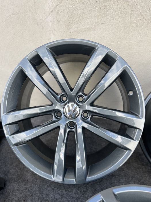 Диски титани R19 Passat R Line 8Jx19H2 ET48  tiguan jetta 5х112