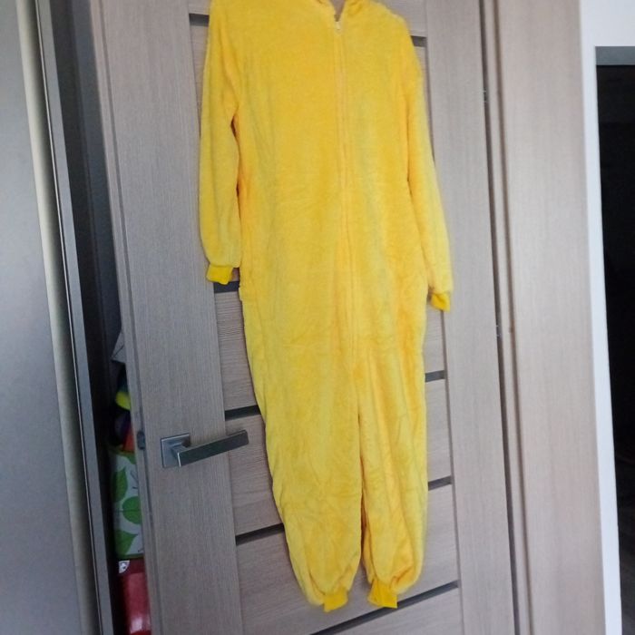 Strój karnawałowy piżama Pikachu r.134/140