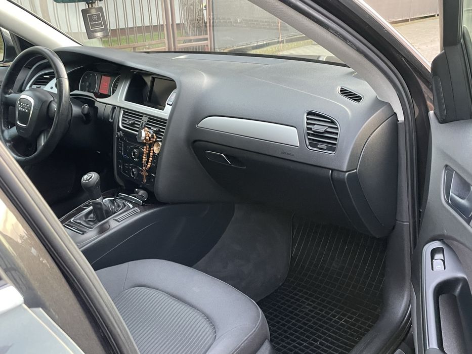 Audi A4 B8 2.0 143km 2008r