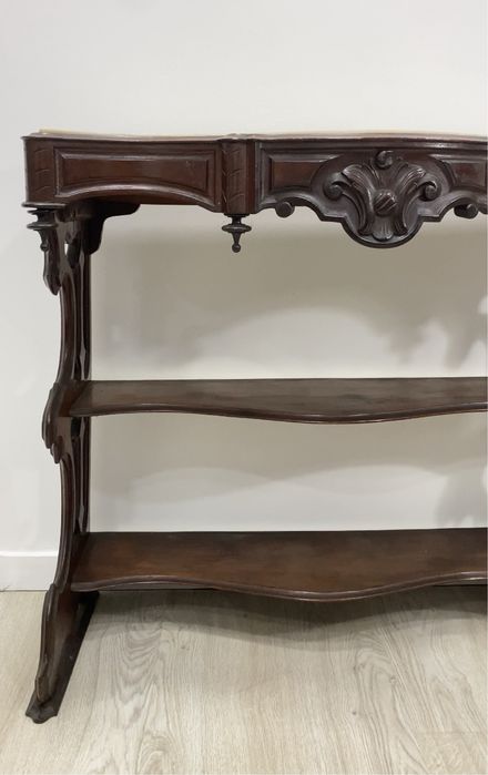 Antiga consola / Credencia.