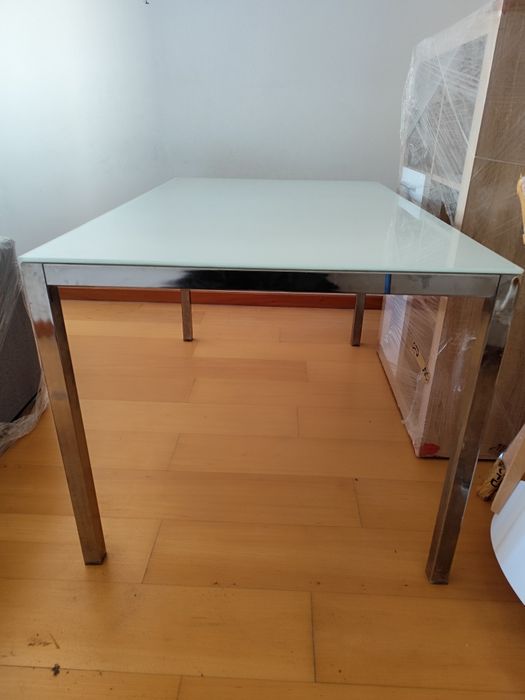 Mesa de Jantar com Tampo em Vidro Temperado – 135x85x75 cm