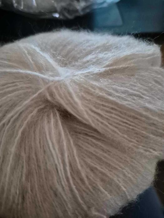 Włóczka moherowa kolor beżu 120 gr.