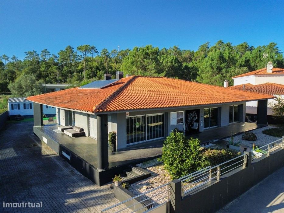 Moradia térrea, individual T3 com piscina em Monte Redondo