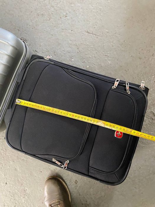 Продам валізи, чемодани