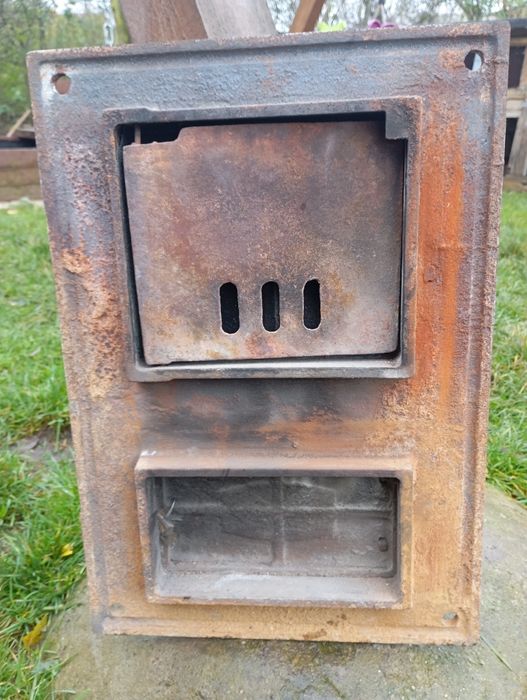 Drzwiczki żeliwne do pieca kaflowego