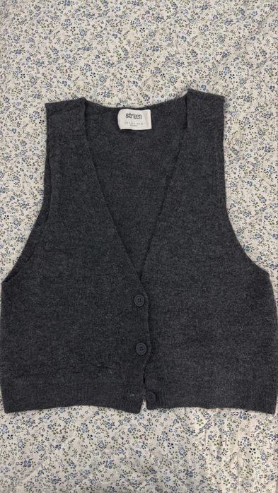 Продам жилетку stradivarius