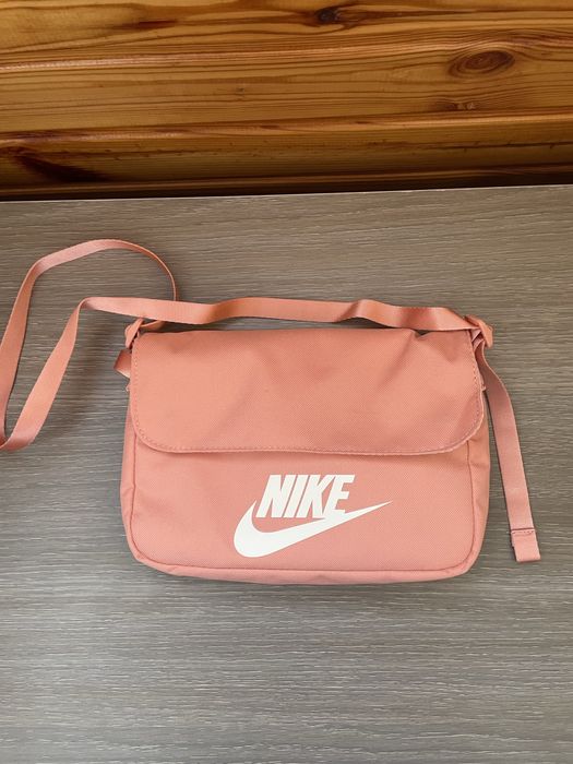Сумка жіноча рожева через плече Nike