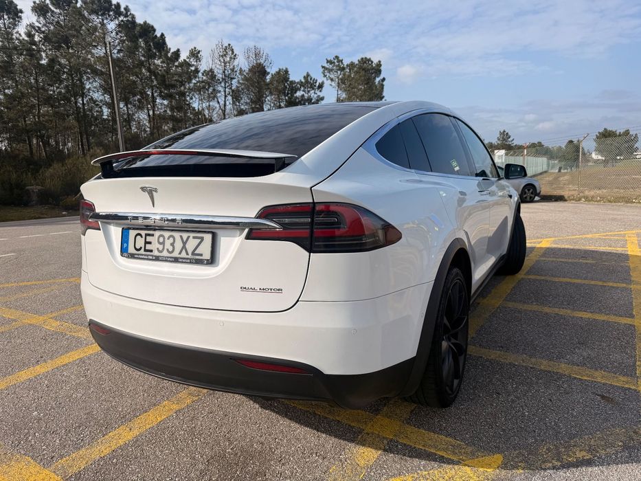 Tesla Model X Performance423497830782085121
