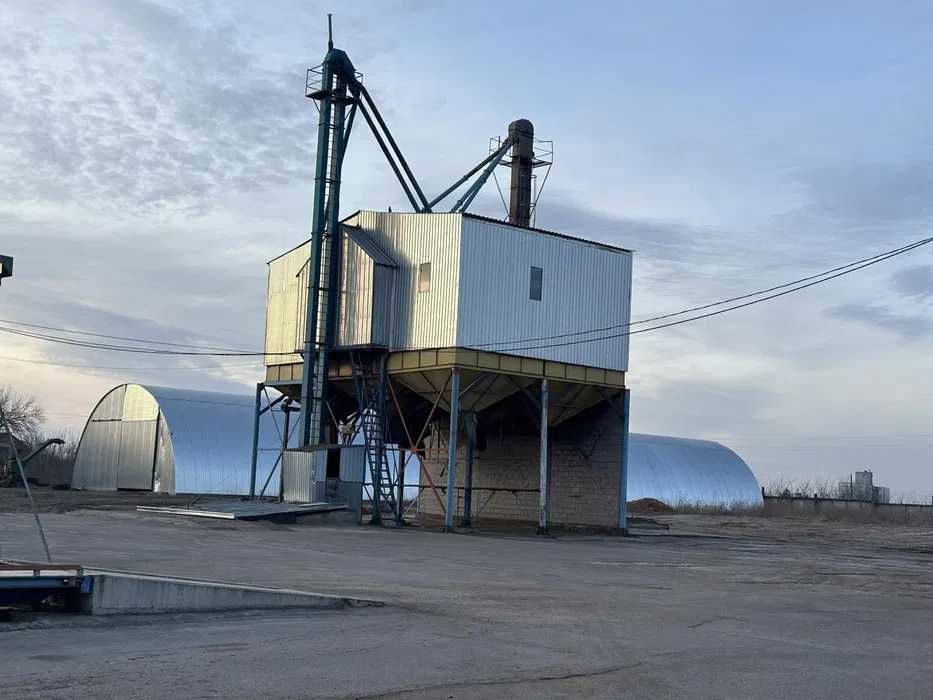 Терміново продам сільськогосподарську базу, 1,7 га. Торг!