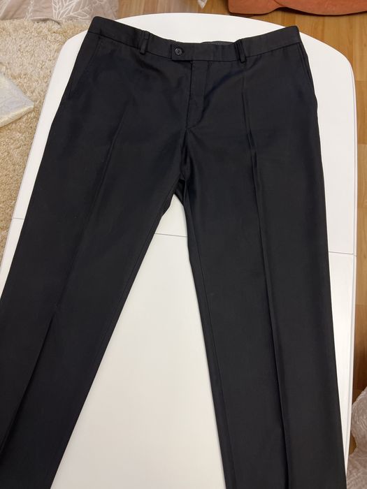 Мужской костюм черного цвета