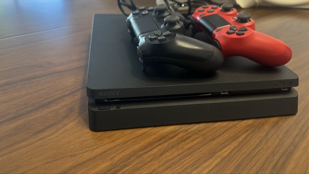 Ps4 slim 500g 2 comandos