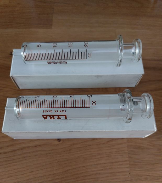 Material médico - seringas de vidro
