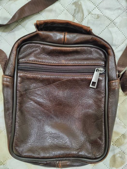 Mala tiracolo em pele genuína em excelente estado