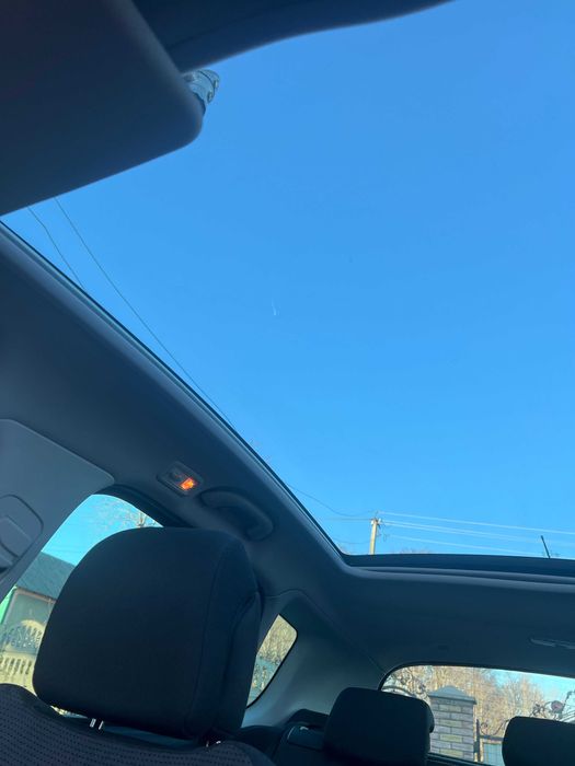 Продається гарний та економний  сімейний Пежо 3008