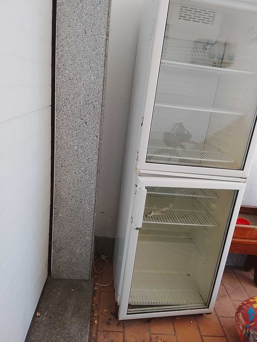 Vertical Refrigerator64750944523138127