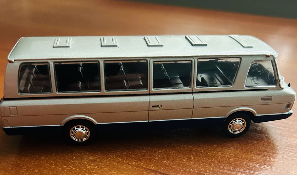 Модель автобуса 1:43