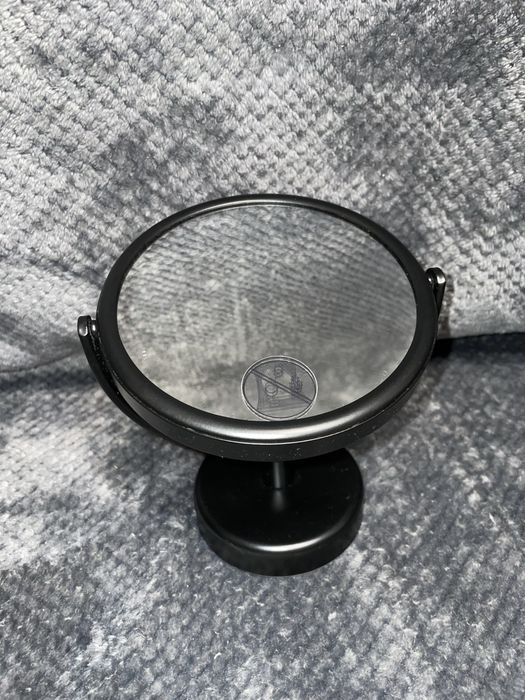 Espelho de cor preta