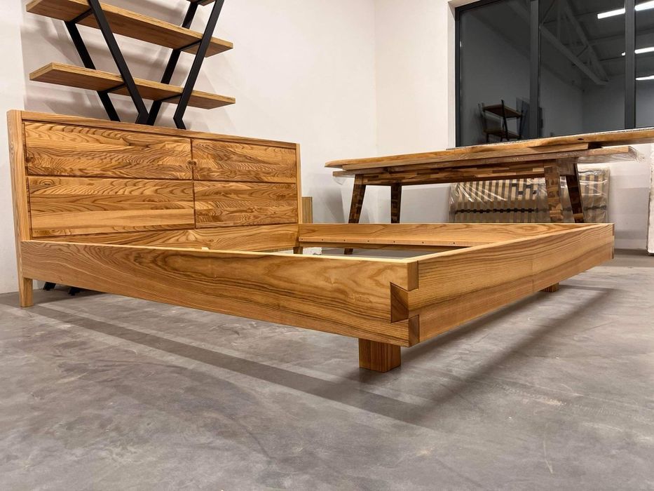 Łóżko po materac 180x 200. Wykonane z drewna jesionowego