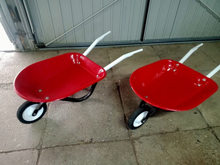 Stare metalowe taczki dziecięce