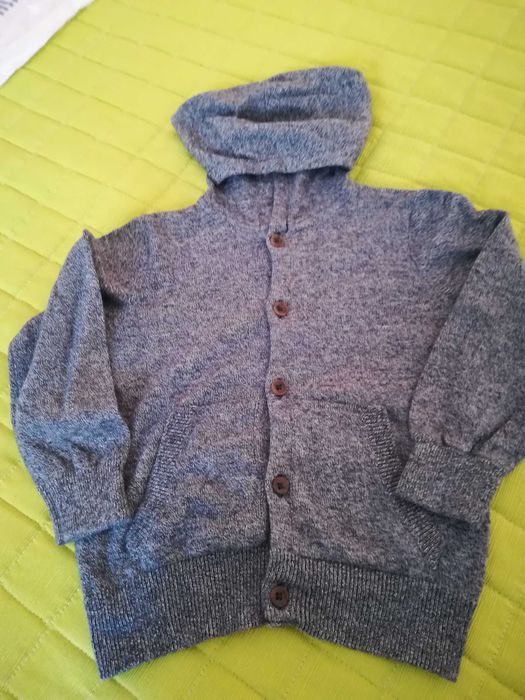 Casaco de malha menino cinza mascelado C&A
