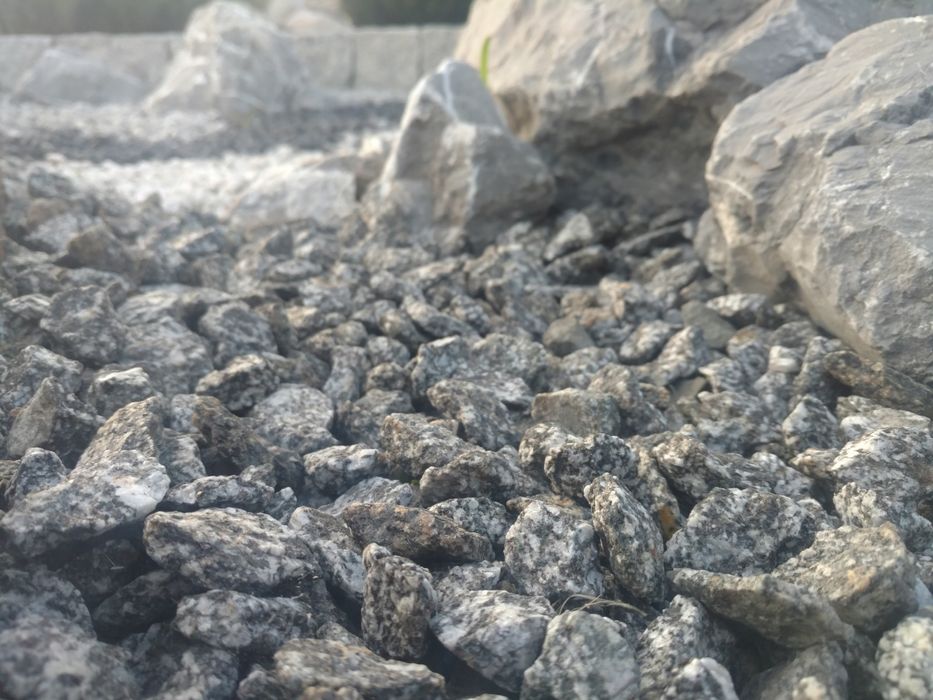 Grys Sjenitowy Kośmin kamień bazaltowy kora kamienna gres granitowy