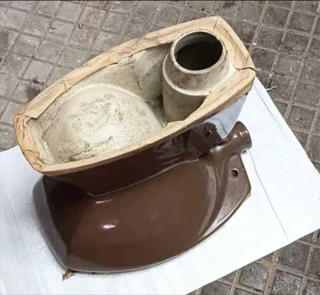 PROCURO: Sanita e autoclismo castanho