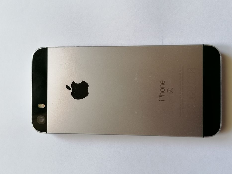 Smartphone Apple iPhone SE Preto - 16 GB
