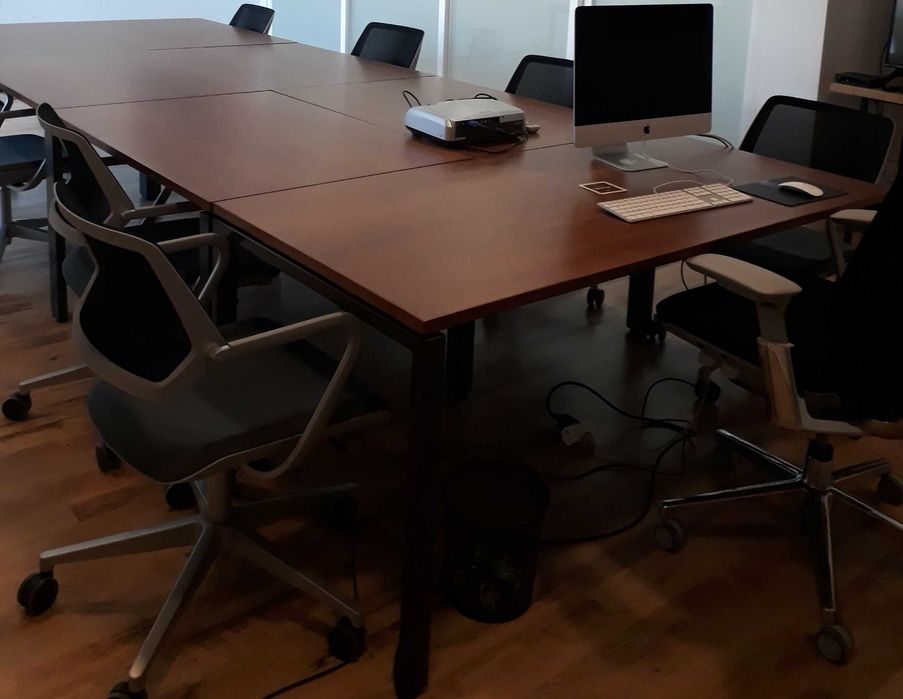 Mobiliário e Equipamento de Escritório – iMac, Cadeiras, Mesas