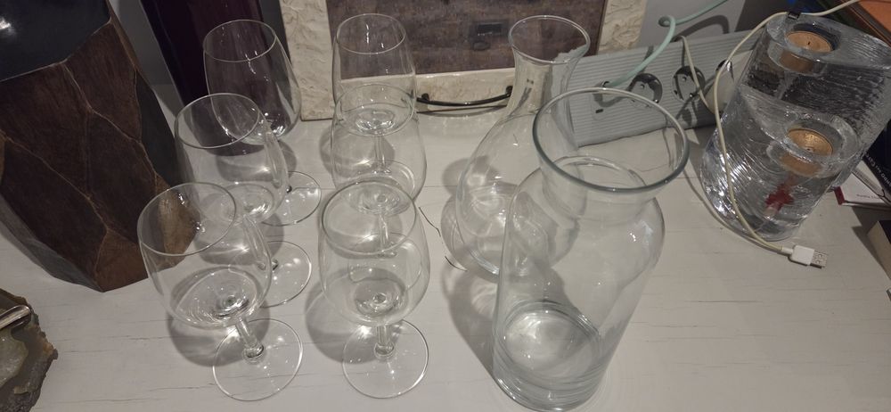 Conjunto de 6 copos de vidro com 2 garrafas