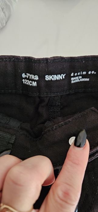 Sprzedam  slim czarne krotkie spodnie dla chłopca