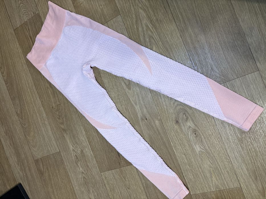 Жіночі рожеві лосини