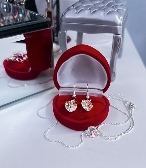 Zestaw nowej biżuterii Swarovski w eleganckim opakowaniu