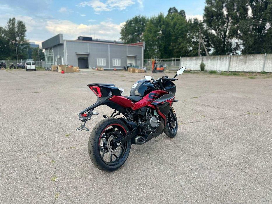 Один на все місто! Мотоцикл CFMOTO 250SR LITE