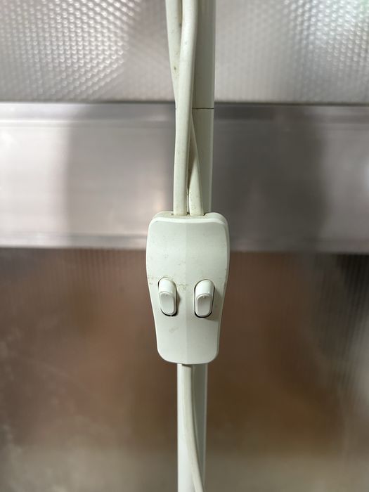Candeeiro de Pé IKEA Modelo Not com Foco de Leitura Ajustável, Branco