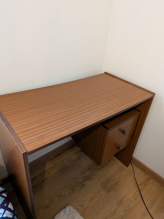 Secretária castanha