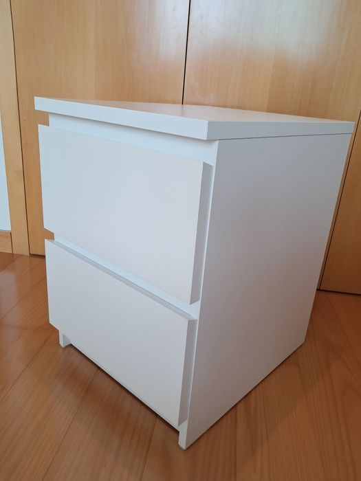 Mesa de cabeceira branca, Ikea.