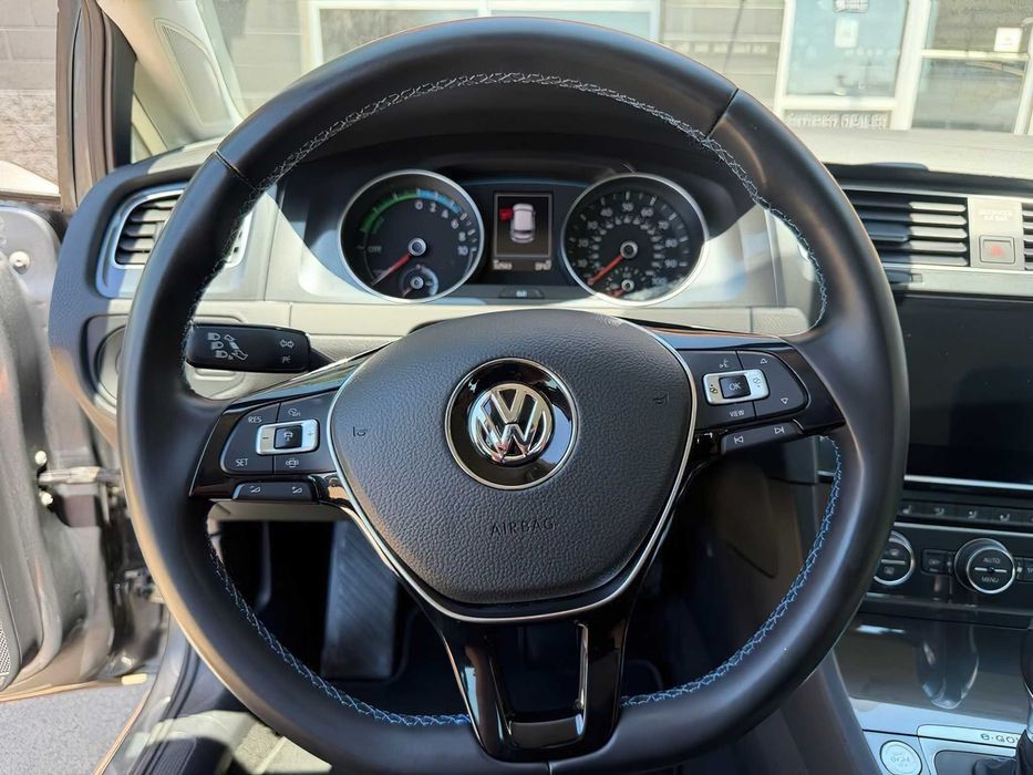 Volkswagen e-Golf SE      2019