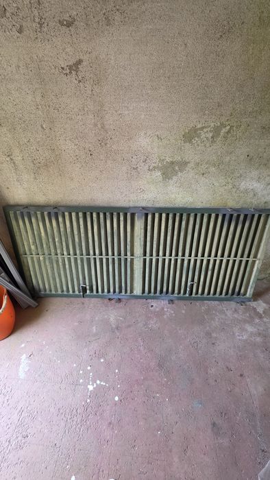 Janelas e uma porta  em ferro para exterior 1,65x1 e duas 1x1m