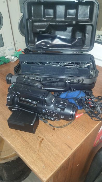 Продам відеокамеру Sony Handycam моделі CCD-FX300E.