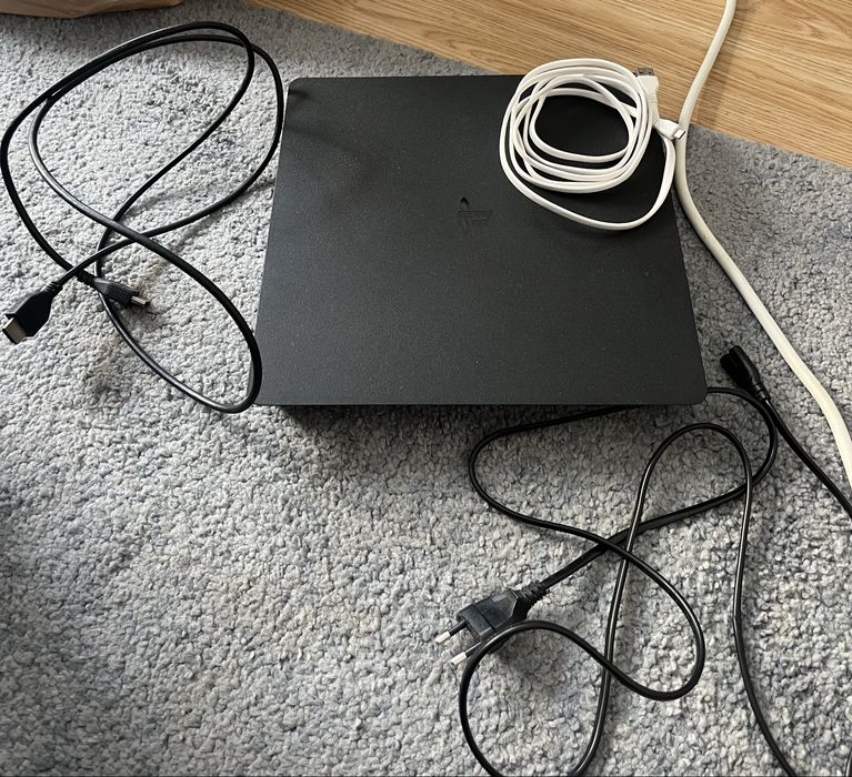 PS4 1 TB – Excelente Estado | Pronta a Jogar
