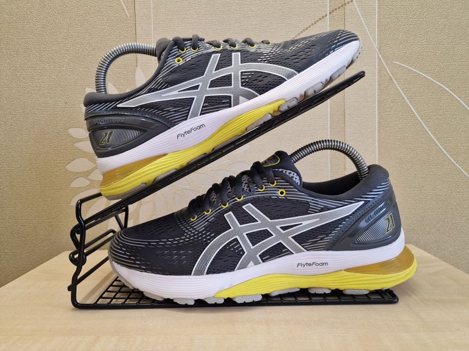 Жіночі кросівки Asics Gel-Nimbus 21 розмір 39-39.5