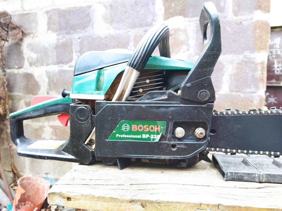Продам бензопилу BOSCH