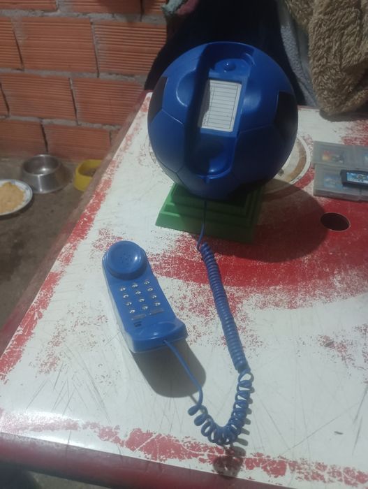 Telefone em bola de futebol raro