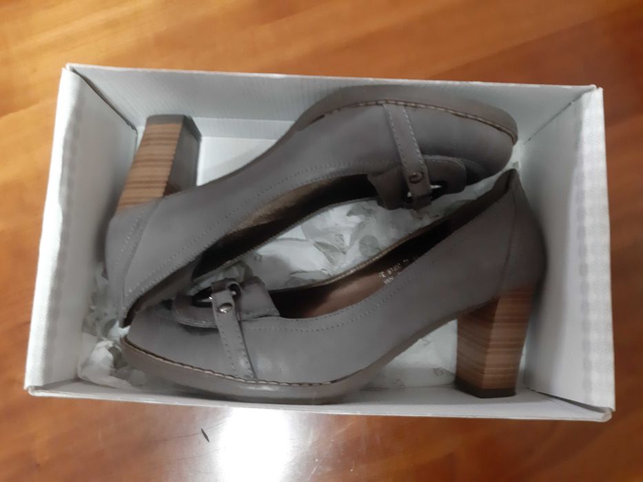 2 pares de sapatos de pele nunca usados 39, 40