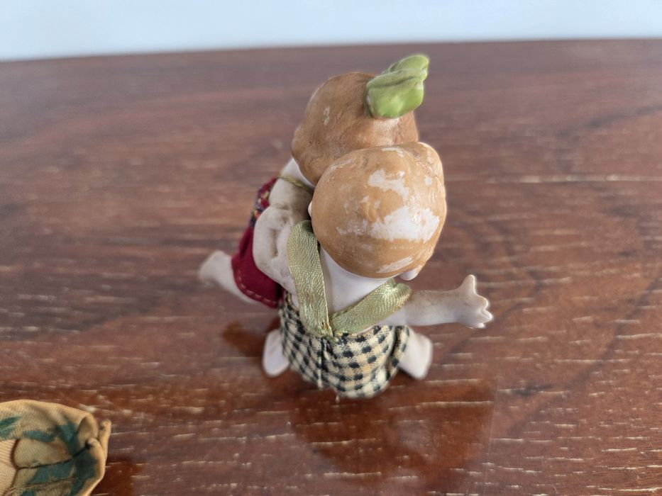 Escultura antiga em biscuit