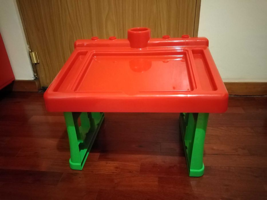 Mesa/Secretária educativa com caneta falante